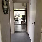 Luxe Met Omheinde Tuin Voor Hond En * Dirkshorn