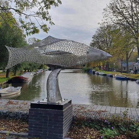 Luxe Met Omheinde Tuin Voor Hond En * Dirkshorn