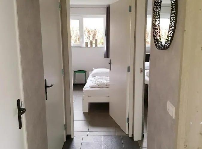 Luxe Met Omheinde Tuin Voor Hond En *