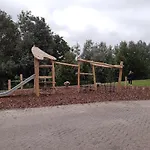 Luxe Met Omheinde Tuin Voor Hond En Dirkshorn