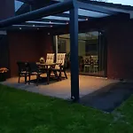 Luxe Met Omheinde Tuin Voor Hond En 別荘