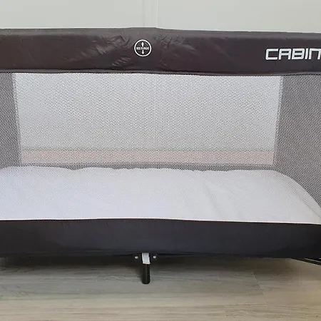 Luxe Met Omheinde Tuin Voor Hond En