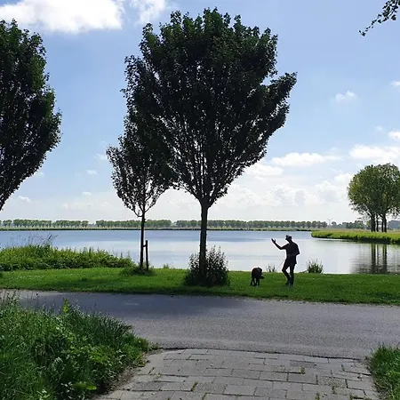 Hébergement de vacances Luxe Met Omheinde Tuin Voor Hond En