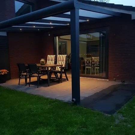 Luxe Met Omheinde Tuin Voor Hond En Сasa de vacaciones
