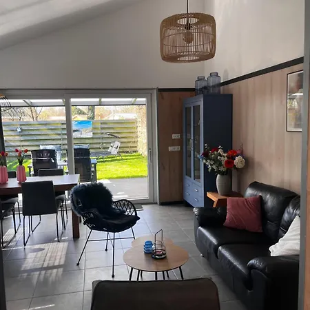 Luxe Met Omheinde Tuin Voor Hond En Prázdninový dům Dirkshorn