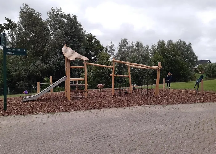 Luxe Met Omheinde Tuin Voor Hond En Dirkshorn