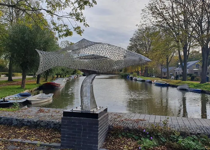 Luxe Met Omheinde Tuin Voor Hond En * Dirkshorn