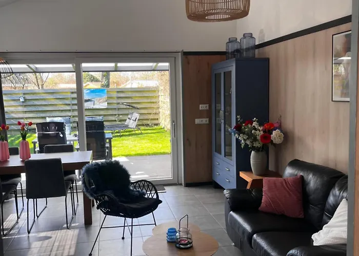 Luxe Met Omheinde Tuin Voor Hond En Prázdninový dům Dirkshorn